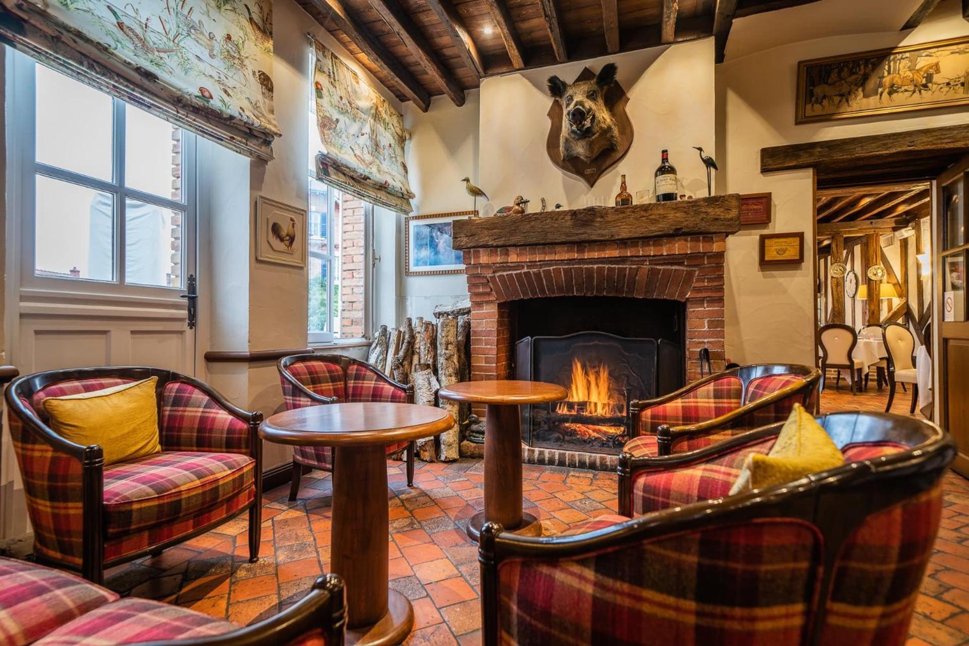 Du Cheval Blanc Hotel Yvoy-le-Marron