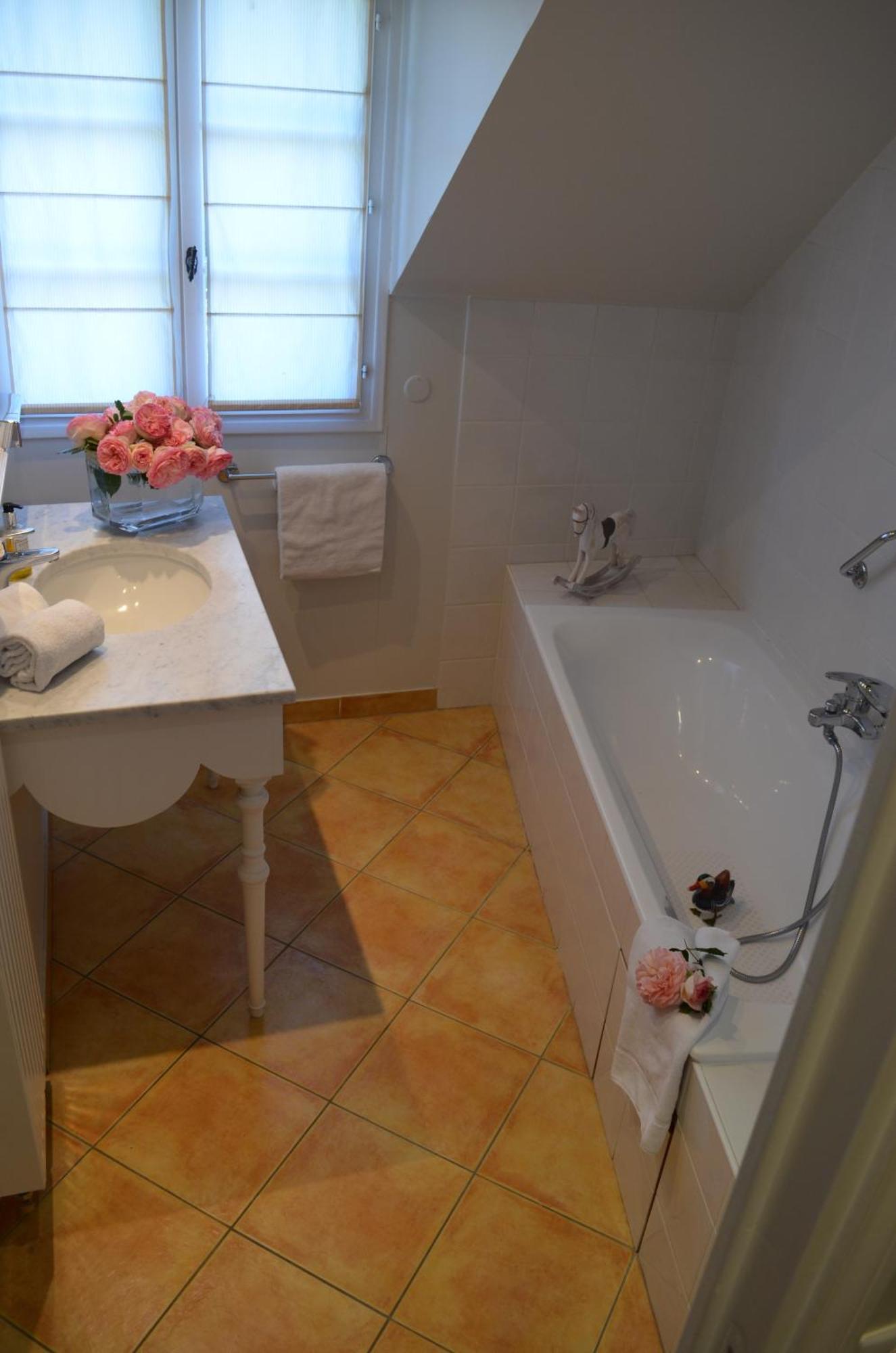 Du Cheval Blanc Hotel 3*